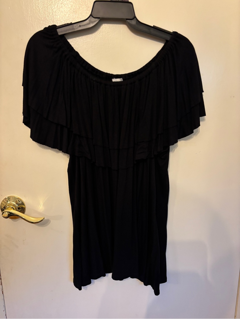 Women’s Black Off-Shoulder Stretchy Ruffle Top Avenue